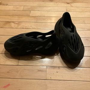 Official Yeezy Foam Runners boy or girl, size 6